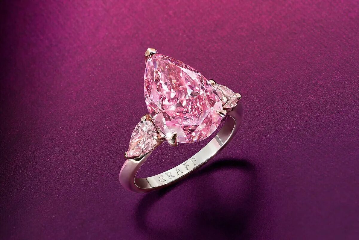 Кольцо Graff Pink Diamond. Бриллиантовое кольцо Graff Lesotho Pink. Кольцо Графф с розовым бриллиантом. Розовый камень в украшениях