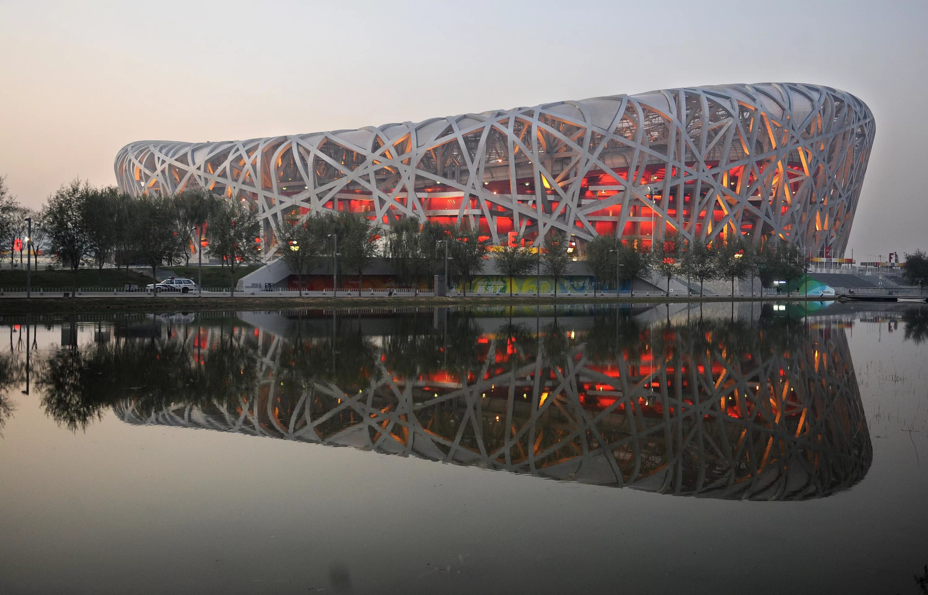 Пекинский национальный стадион Птичье гнездо. Beijing National Stadium (Пекин, Китай, 2008). Арена «Птичье гнездо» в Пекине.