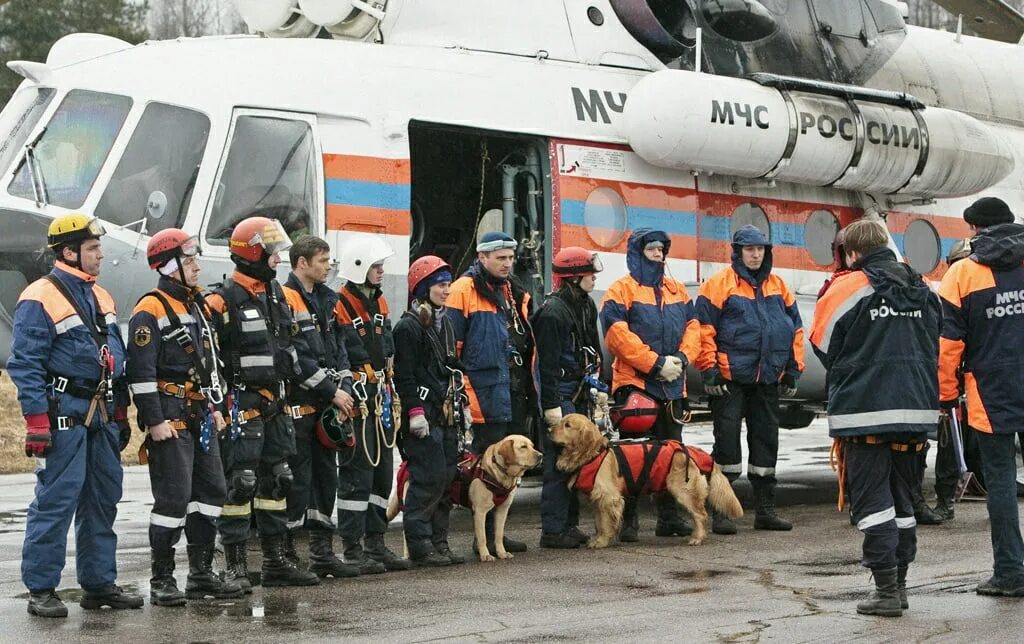 МЧС России служба спасения. Спасатели МЧС России. 27 Декабря праздник МЧС. МЧС РФ спасатель. Пожарное спасательное дело