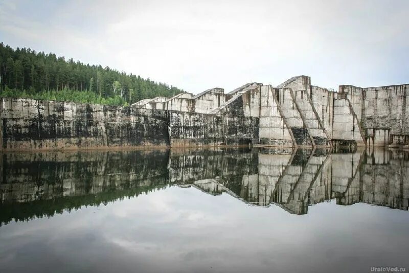Ущелье нугушского водохранилища. Юмагузинское водохранилище башкирия. Зилаир платина. Платина в башкирии. Юмагузинское водохранилище дамба.