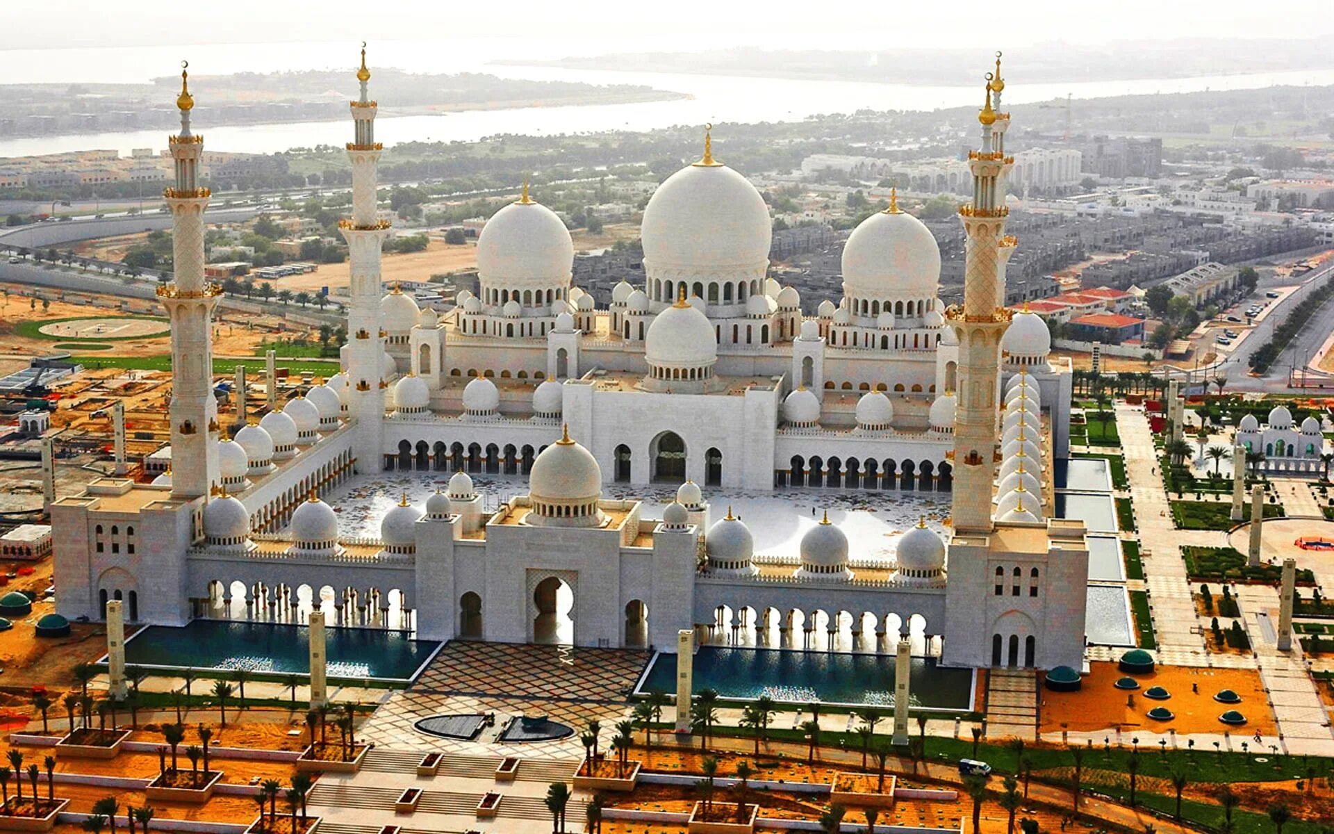Самые крупные мечети. Мечеть шейха Зайда Абу-Даби. Мечеть шейха Зайда в Абу-Даби, ОАЭ. Главная мечеть Абу Даби. Белая мечеть в Абу-Даби.