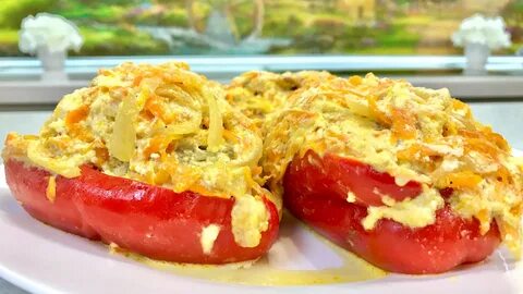 Перец фаршированный мясом с соусом
