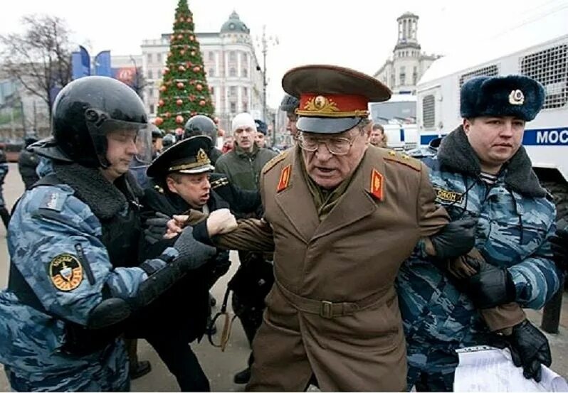 Бойся долгов. Демотиваторы про войну. Демотиваторы про офицеров.