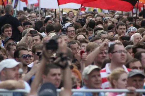 20 человек вышли