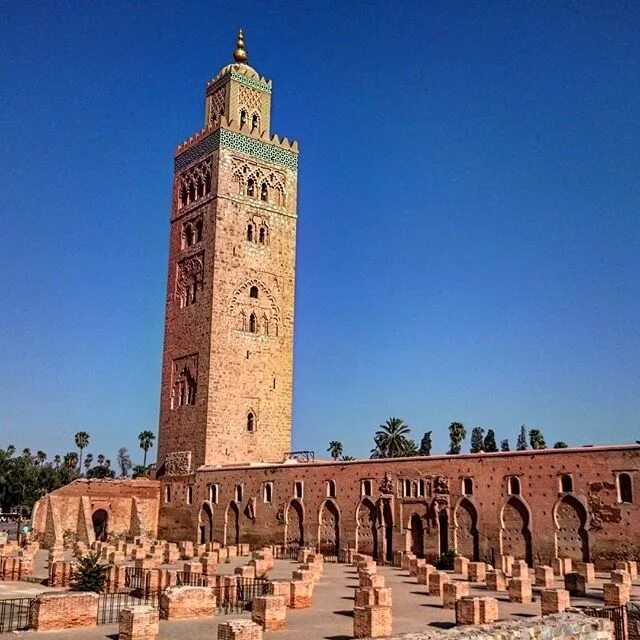 Кутубия. Кутубия Марракеш. Минарет мечети Кутубия. O мечеть Кутубия. Кутубия библиотека в Марокко.