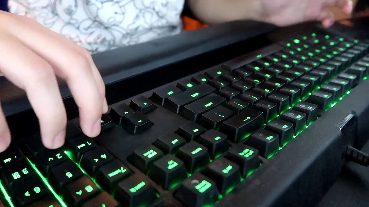 Тайпинг клавиатуры. Razer BLACKWIDOW Chroma v2 (Green Switch) Black USB. Клавиатура Razer STARCRAFT Green. Razer клавиатура свитчи. Клавиатура Razer Orbweaver.