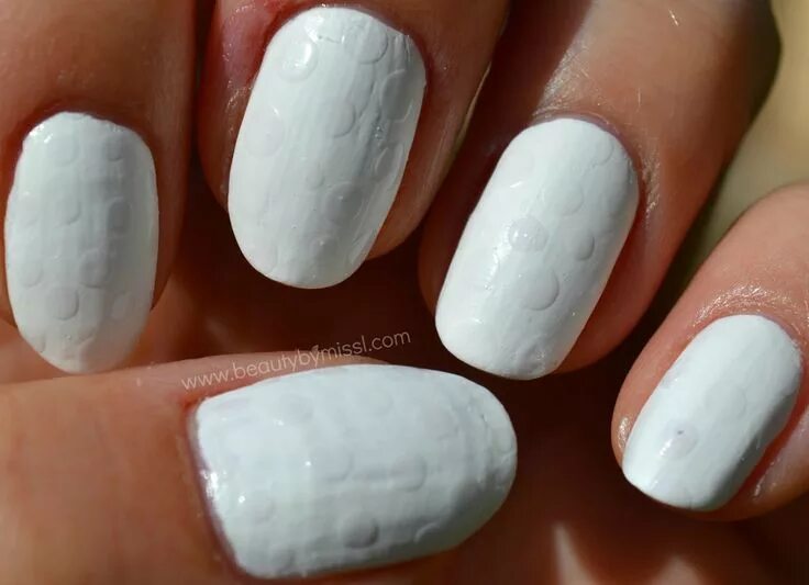 Шеллак белый. Белые ногти. Французский маникюр на белом лаке. Лак белый. Белый матовый лак.