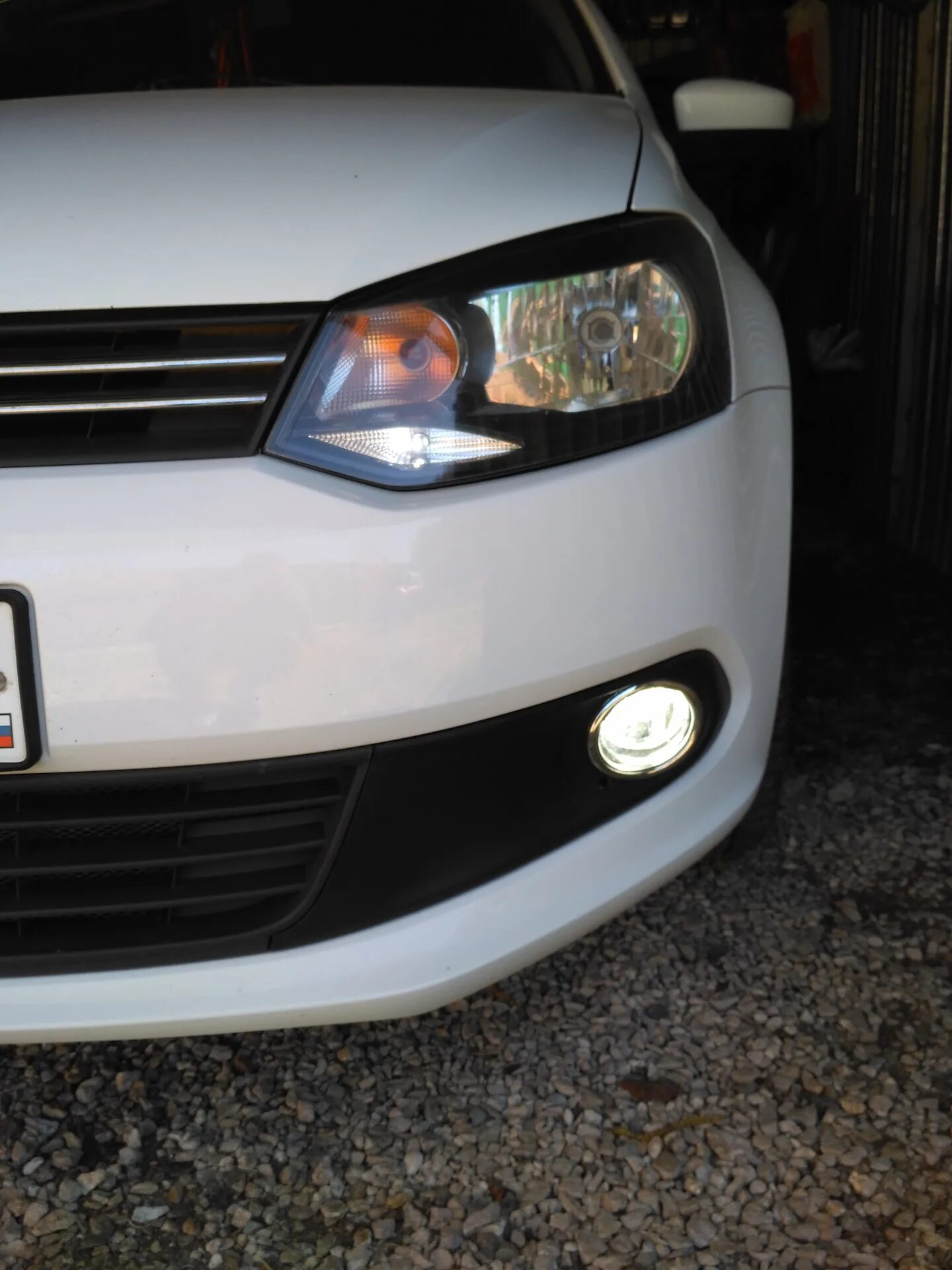 Дхо на поло седан 2012. Volkswagen polo 2013 птф лед. Туманки на поло седан. Противотуманки на фольксваген поло седан рестайлинг. Птф фольксваген поло седан 2017г.