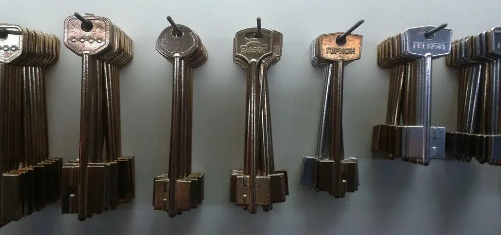 Гаечный ключ сбоку. Ключ для замка cummins "0406-0782". Кряк нурсултана. Ключ mck1, km012, f246. Nursultan чит.