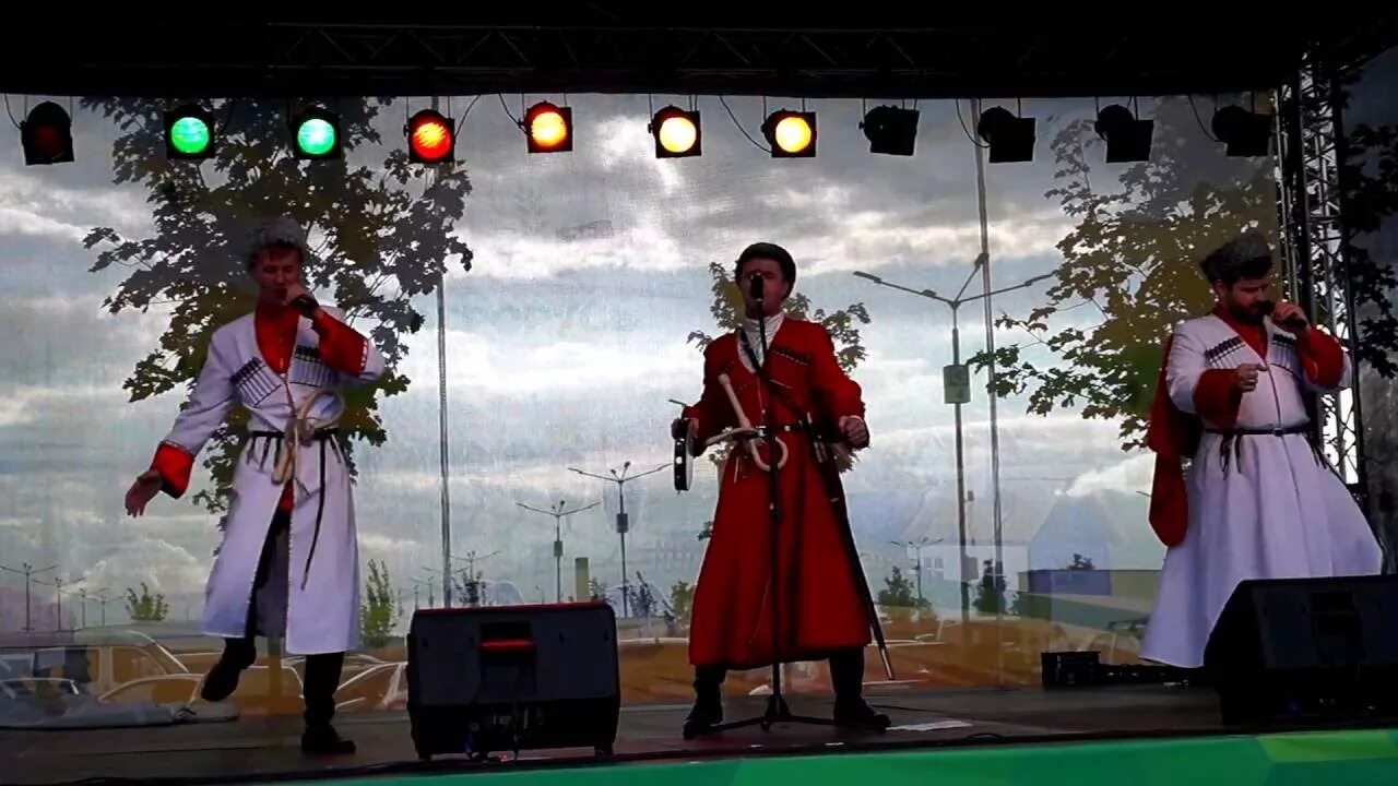 Слушать казачьи песни ой. Казачьи ансамбли фото. Казаки поют. Слушать казачьи песни ой. Ойся ты ойся казачий ансамбль.