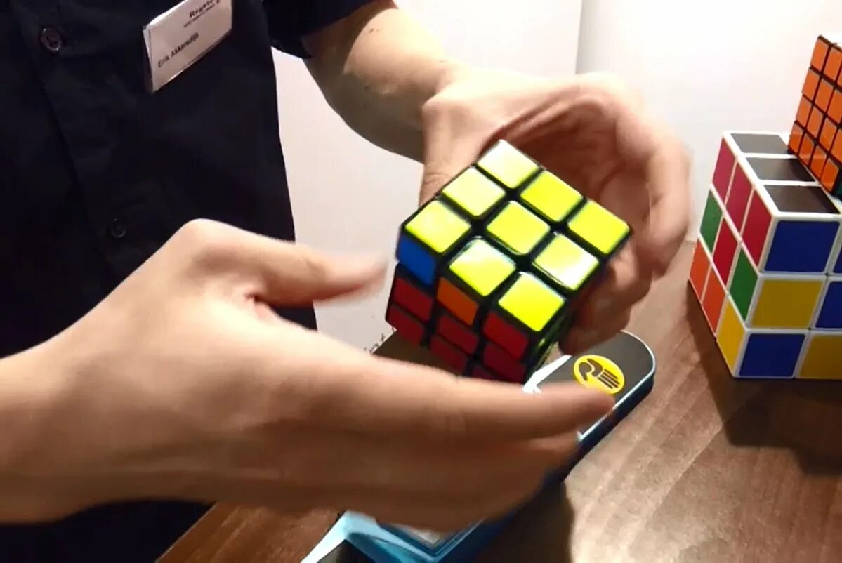 Cubing time. Ребенок с кубиком Рубика. Кубик Рубика в руках. Faster кубик Рубика. Мальчик, играющий в кубик Рубика.