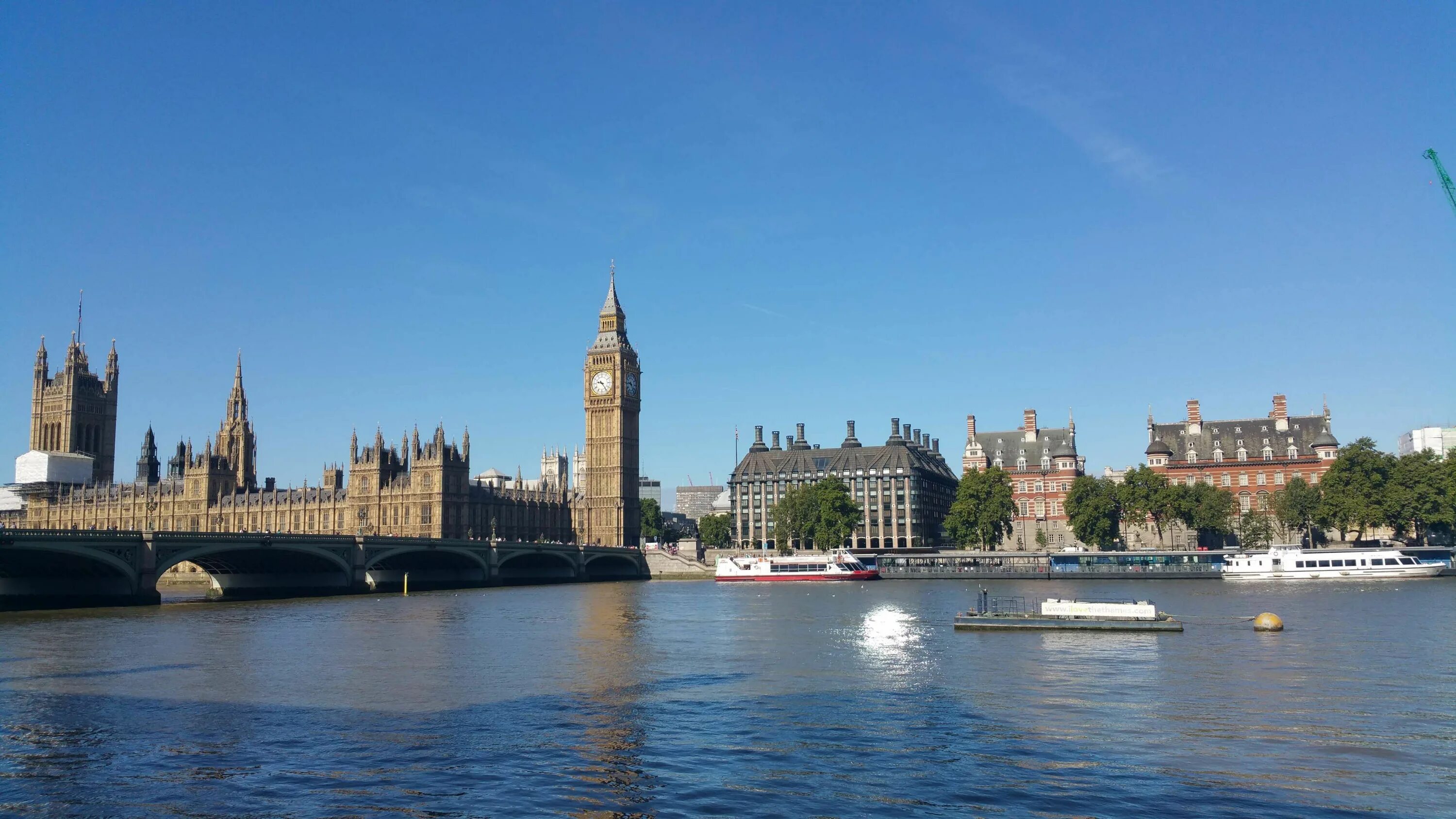 Парламент Лондона на реке Темза. Река Темза в Лондоне. Лондон река Темза набережная. Берег реки Темза.