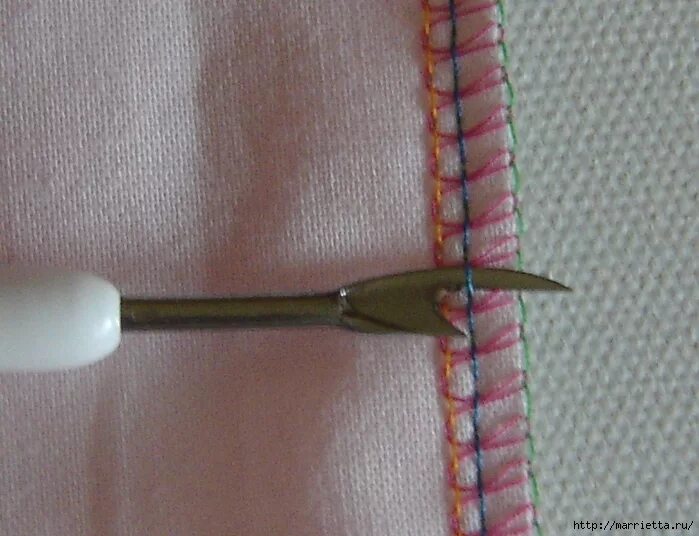 Как быстро распороть. Распускаем оверлочный шов. Распороть оверлочный шов быстро. Как распороть оверлочную строчку. Как быстро распороть.