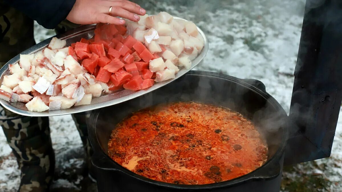 Солянка мясная сборная в казане. Солянка на костре. Солянка в казане рецепт. Солянка сборная в казане рецепт. Солянка сборная в казане рецепт.