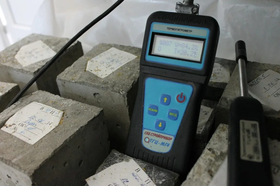 Экспертиза бетона profitexpert msk ru. Прибор для УЗК морозостойкости бетона. Неразрушающий контроль бетона. Водонепроницаемость бетона прибор.