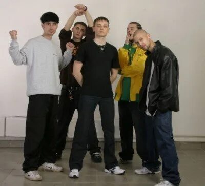 Автошкола миллерово ул ленина. Регионы группа компаний лого. Сотрудник охраны. Brama группа. Мирэир групп.