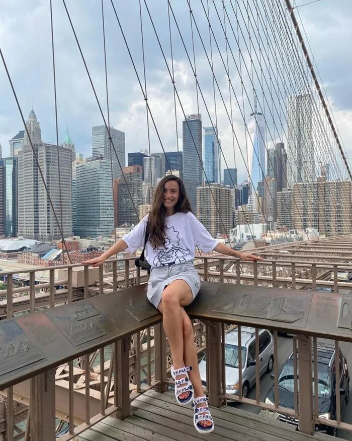 Evil. виктория нестерук. селфи девушки брюнетки в кафе. виктория дайнеко в платье. хильде осланд в спортивном костюме.