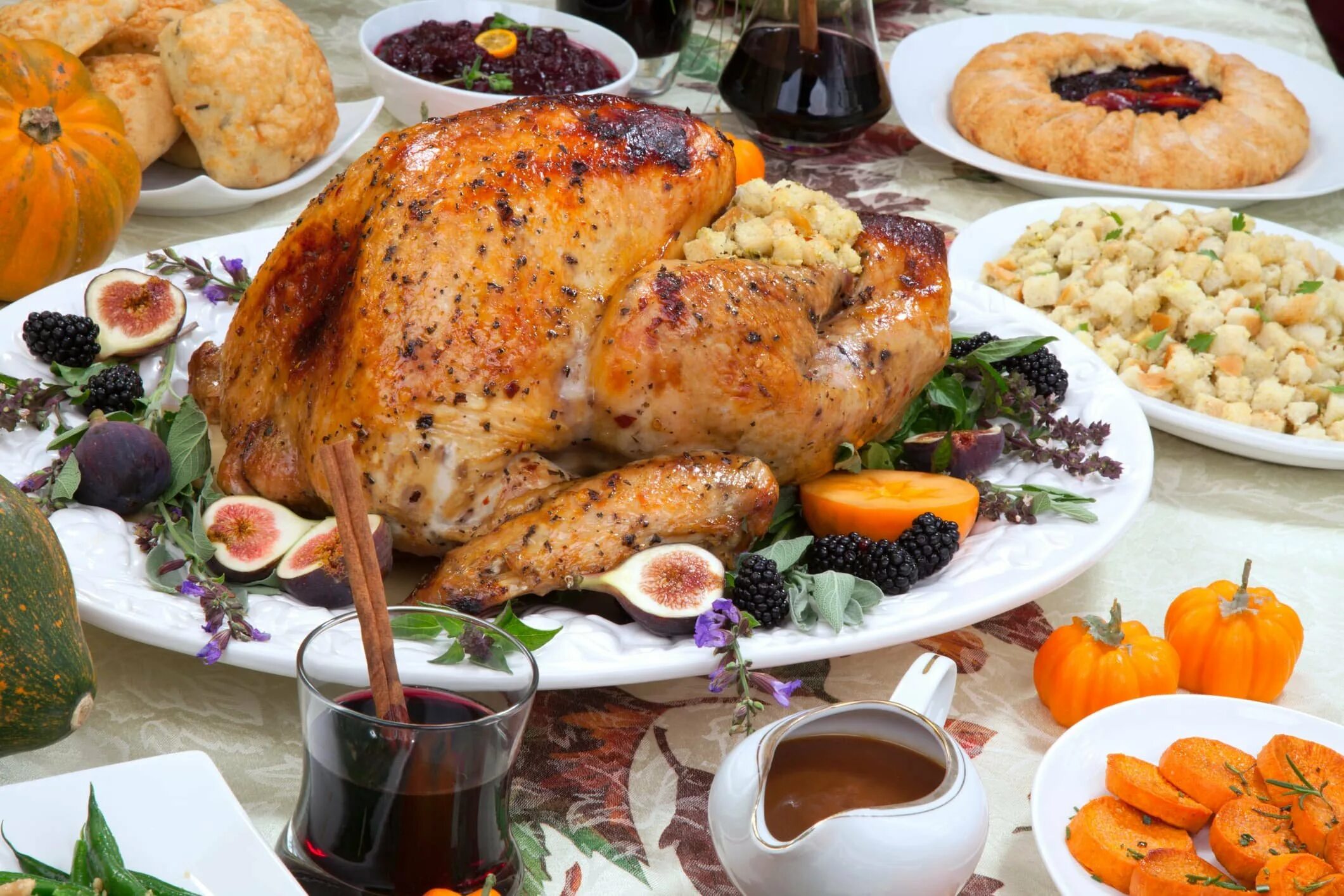 Thanksgiving turkey. День Благодарения. Индейка на день Благодарения. День Благодарения праздничный стол. День Благодарения в Америке.