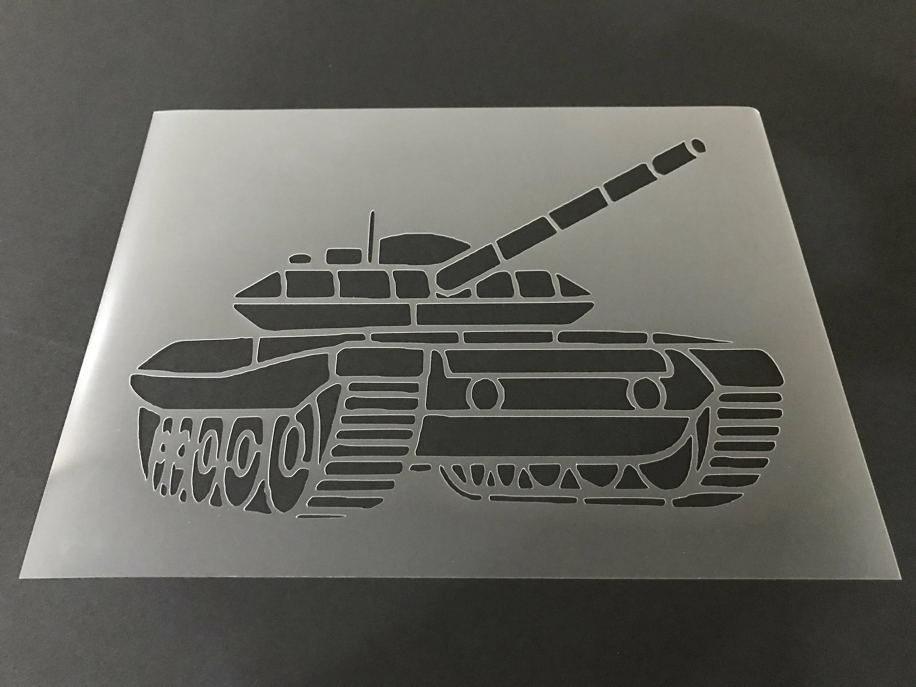 Трафарет танка т 34. Танк трафарет. Танк трафарет. Трафарет танка для рисования. Трафарет танка для вырезания.