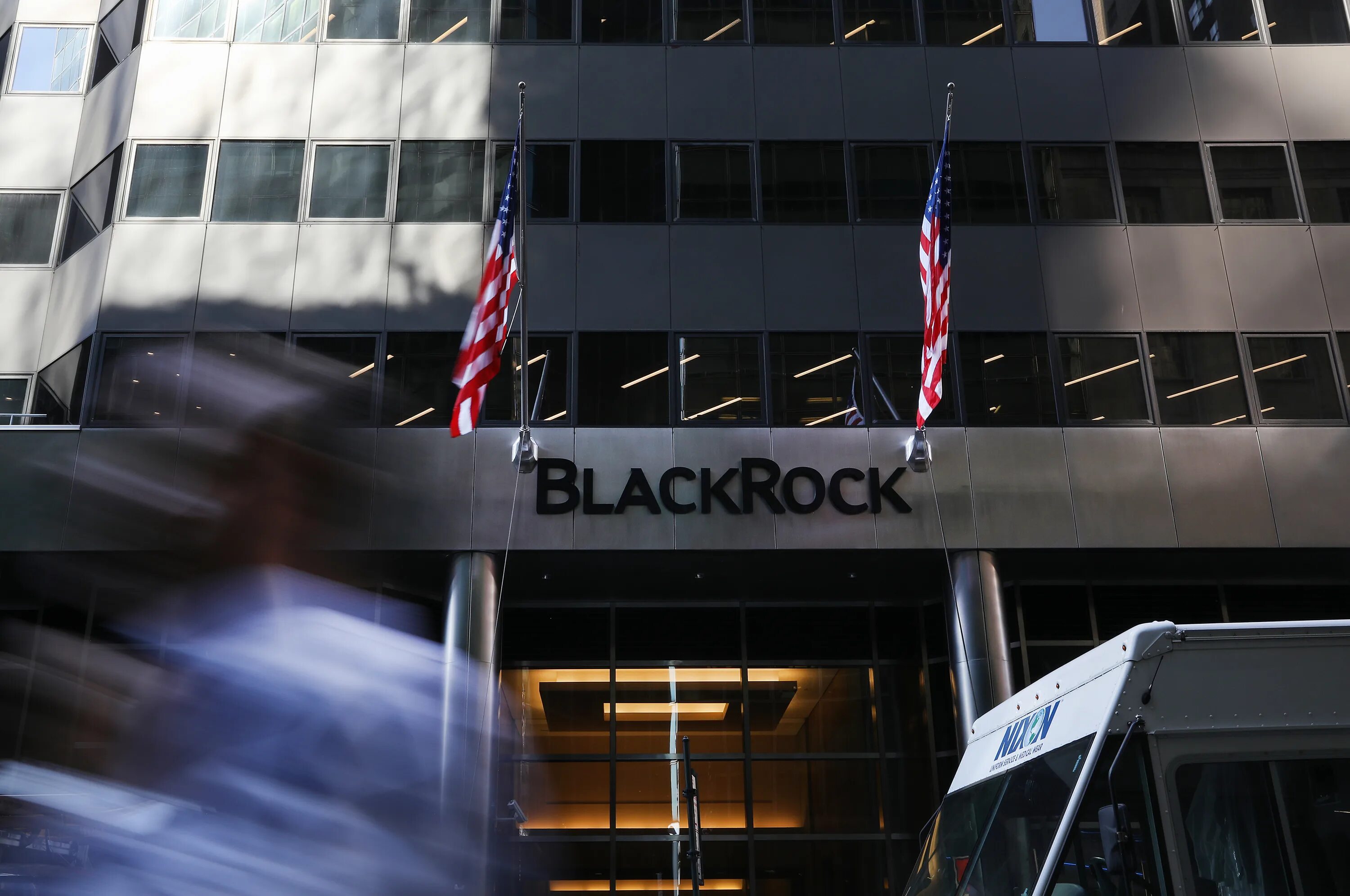 Blackrock представители. Blackrock компания. Blackrock. Евросоюз криптовалюта. Black rock incorporated.
