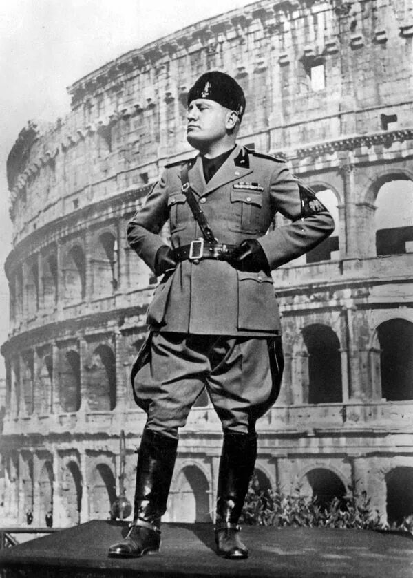 Бенито муссолини фашизм. Бенито муссолини диктатор. Бенито муссолини улыбается. Бенито муссолини презентация. Бенито муссолини смерть.