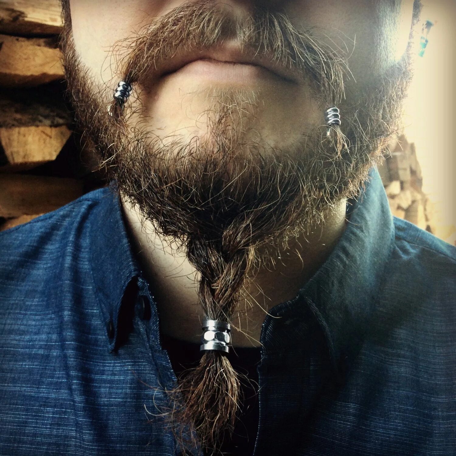 Кольцо для бороды. Бусина для бороды. Косичка на бороде. Украшения для бороды у викингов. Борода украшает