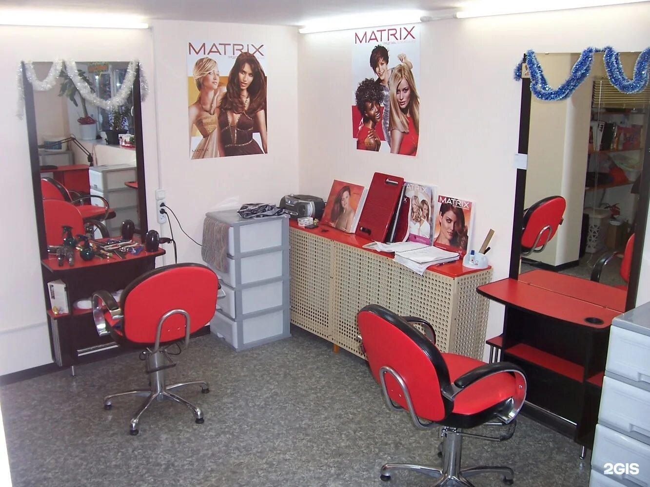 Парикмахерская матрикс иваново. Салон красоты matrix тула проспект ленина 144. Салон красоты матрикс балахна. Модель на окрашивание волос. Матрикс парикмахерская н.