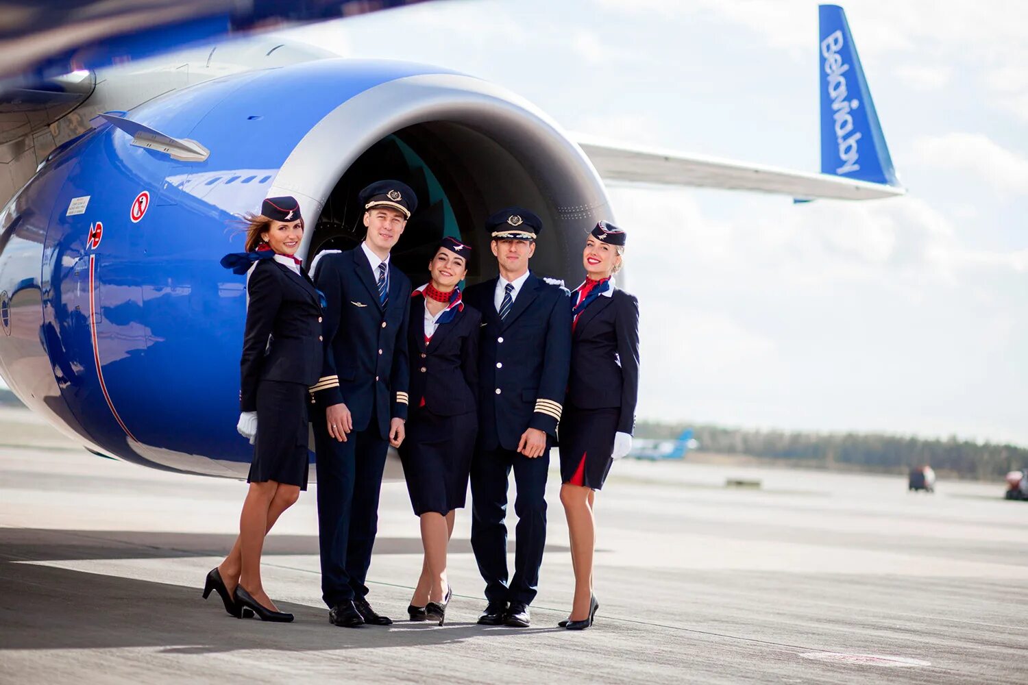 Belavia стюардессы. Самолеты авиакомпании белавиа. Гражданская авиация беларуси. Аэропорт минск белавиа. Белорусская авиакомпания «белавиа».