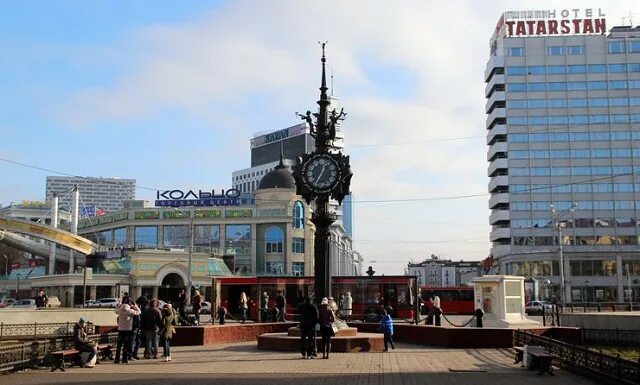 Вид от памятника Вахитову на площадь Тукая. Казань. Октябрь 2016
