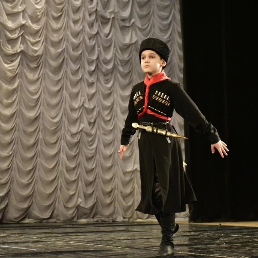 основные движения в лезгинке. танец лезгинки для начинающих. танец лезгинки для начинающих. базовые движения в лезгинке. уроки лезгинки для начинающих девушек.