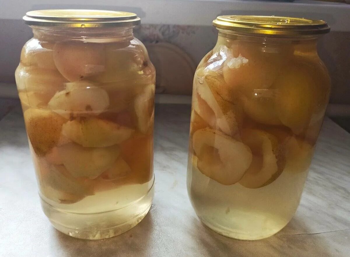 Компот из груш на зиму. Компот из груш. Грушевый компот на зиму. Компот из груш на зиму на 3-х литровую банку без стерилизации. Компот из груш в литровых банках.