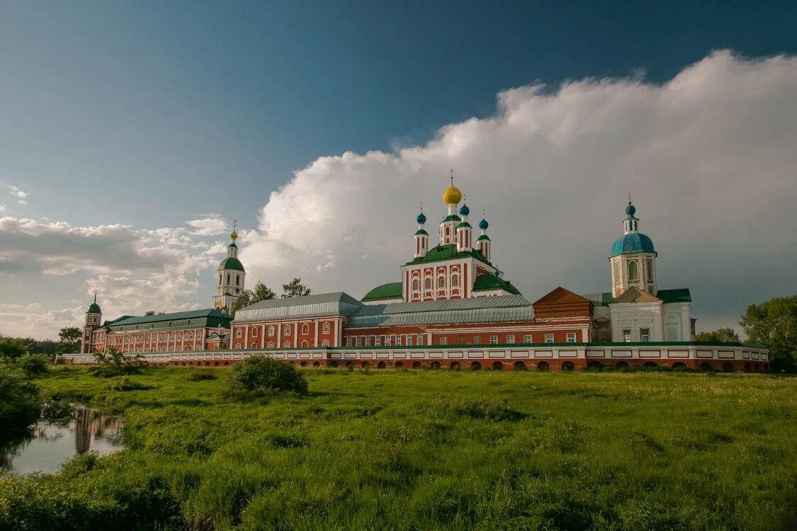 Рождество-Богородичный Санаксарский монастырь. Санаксарский монастырь в Мордовии. Мордовия мужской монастырь Санаксарский монастырь. Дивеево Санаксарский монастырь.