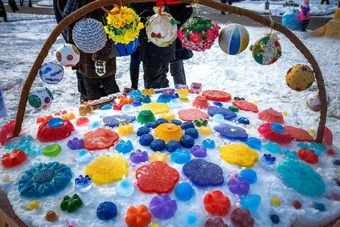 Ледяные игрушки