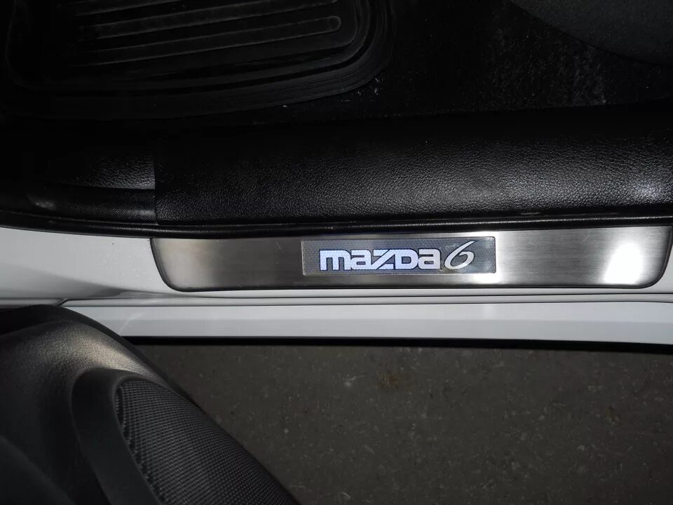 Накладки на пороги мазда 6. Пороги с подсветкой на мазду 6 gg. Накладки на пороги Мазда 6 GH. Накладки на пороги Мазда 6 GH С подсветкой. Mazda 6 2014 накладка на пороги.