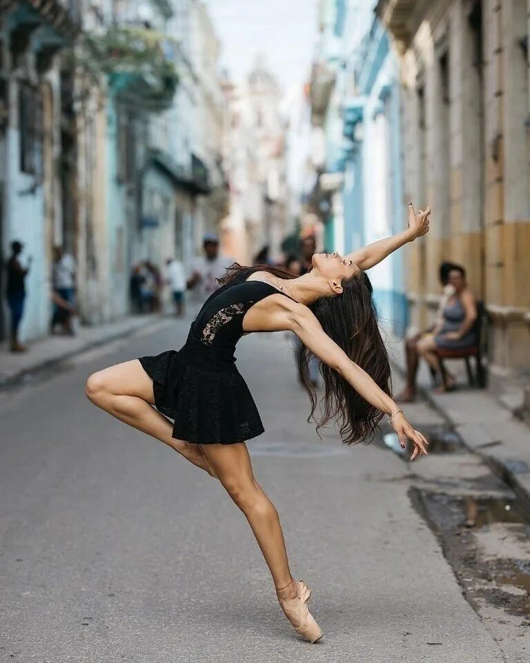 Танцевать н