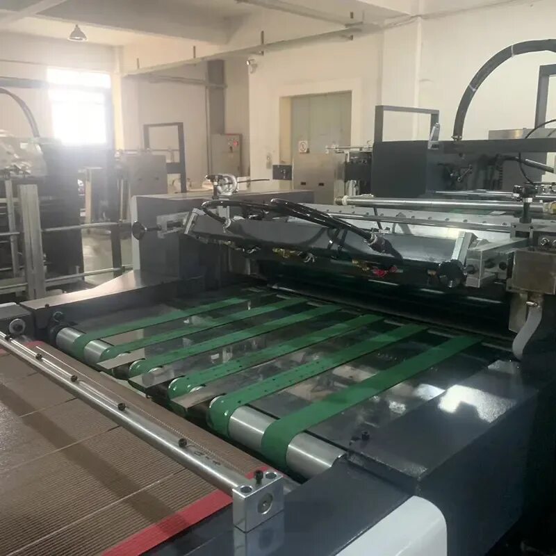 Лакировочная мастерская. Bronko uv 480. Машина для сплошного лакирования uv-480a. Лакировальная машина для полиграфии. Лакировальная машина uv-480.