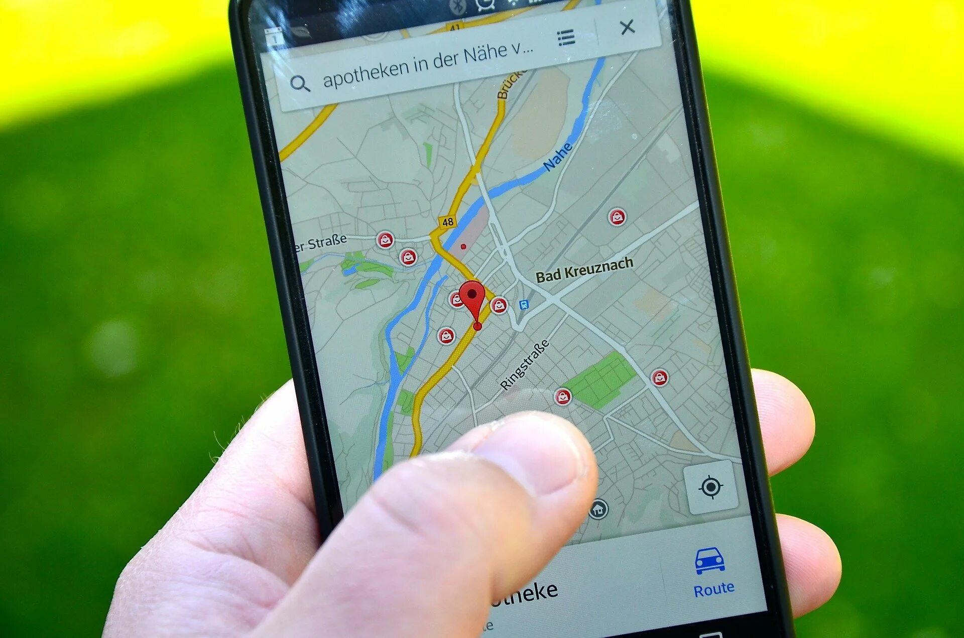 Android google gps. Навигатор в телефоне. смартфон с gps навигатором. геолокация в смартфоне. навигатор карта на телефоне.