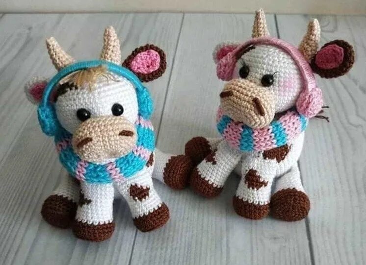 Вязаные символы года. Символ года крючком. корова амигуруми крючком. вязаный бычок крючком. символ года связанный крючком.