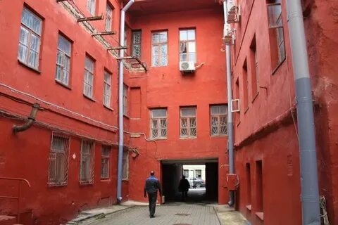 Красный дворик