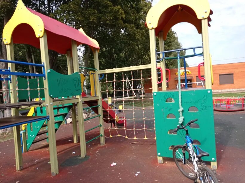 Лучшие детские площадки мытищи. Можайск детская площадка. Детская игровая площадка по соседству. Красногорск набережная детские площадки. Копейск горняк детская площадка.