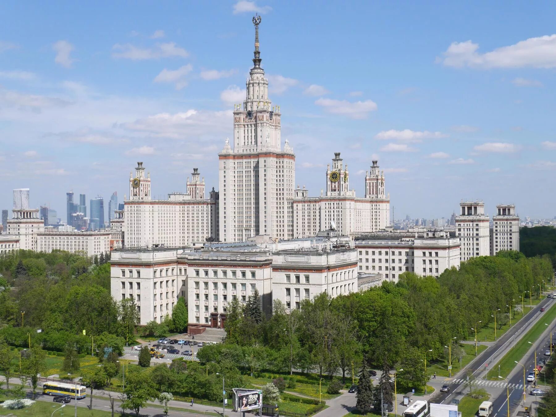 Мгу оценки. Москва МГУ физфак. Физический Факультет МГУ здание. МГУ Ломоносова физический Факультет. Химфак МГУ здание.