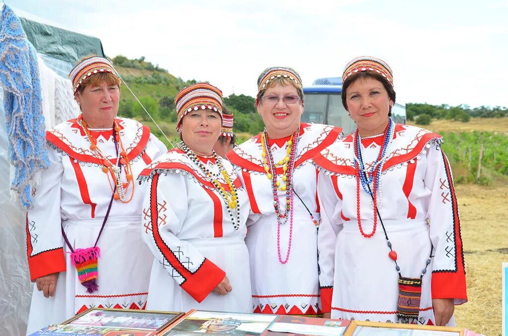 В чувашской республике живут. Народ чуваши, Чувашская Республика. Чуваши народ нац праздник. Чувашские национальные праздники. Чувашский наряд.