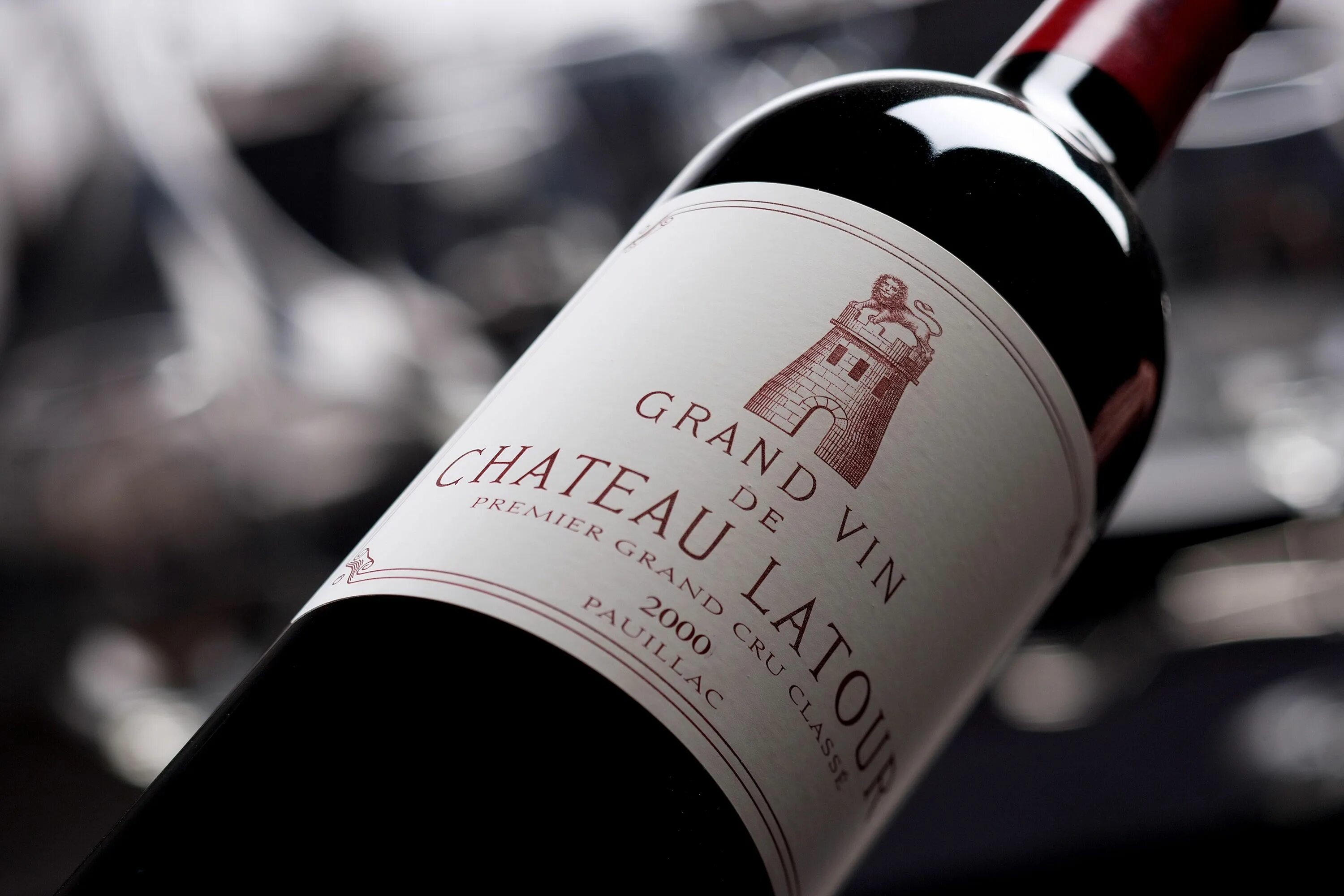Французы вино. Chateau Latour Bordeaux вино. Latour (Латур) вино Франции. Шато Латур винодельня. Вино Шато Латур 1886.