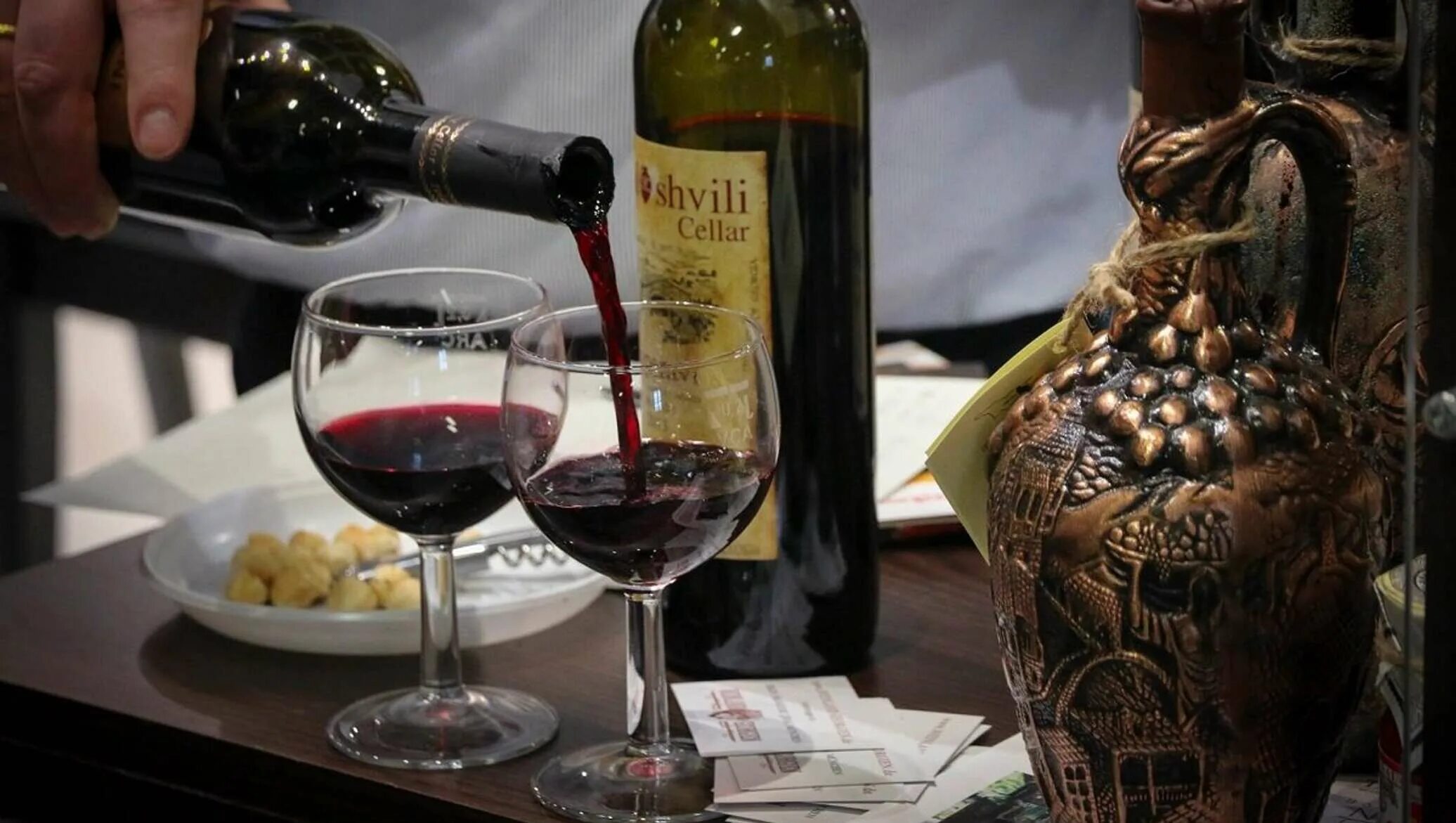 Грузинское вино Кахети. Вино Кахети купаж. Кавказское вино. Дегустация вина в Грузии.