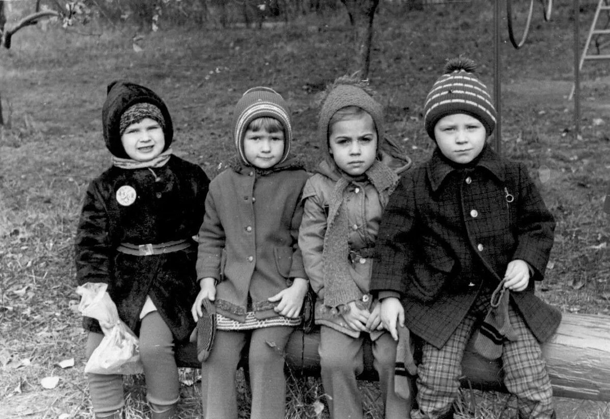 Дети союз. Детство советских детей. Одежда советских детей. Советское детство осень. Советские дети осенью.