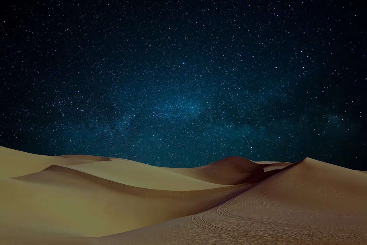 Небо в пустыне ночью. Звезды в пустыне. Небо в пустыне ночью. Звездное небо в пустыне. Пустыня израиля ночью.