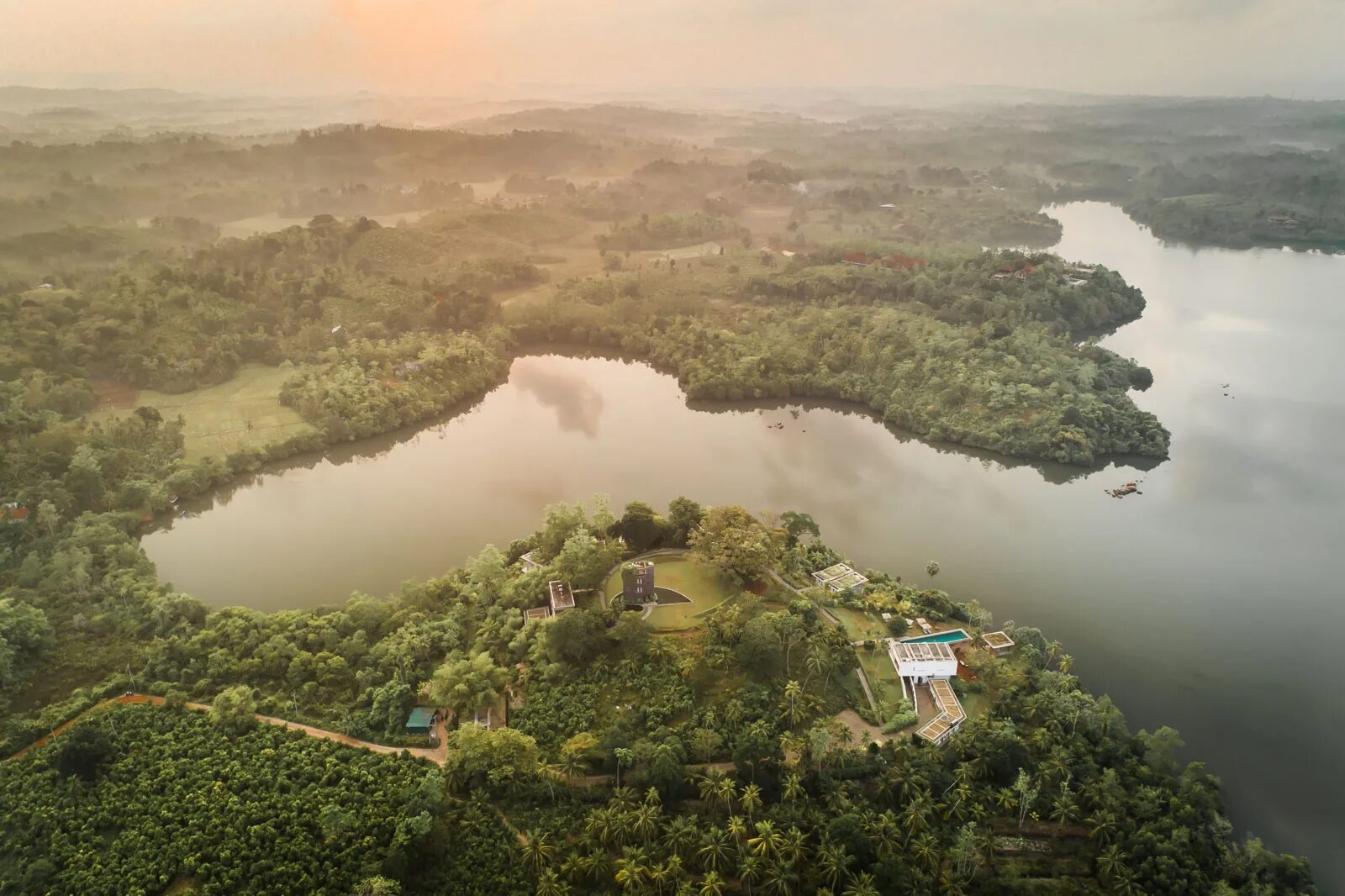 Озера шри ланки. Koggala Lake Шри Ланка. Озеро Коггала. Озеро Ратгама Шри Ланка. Озеро Когалле Шри Ланка.