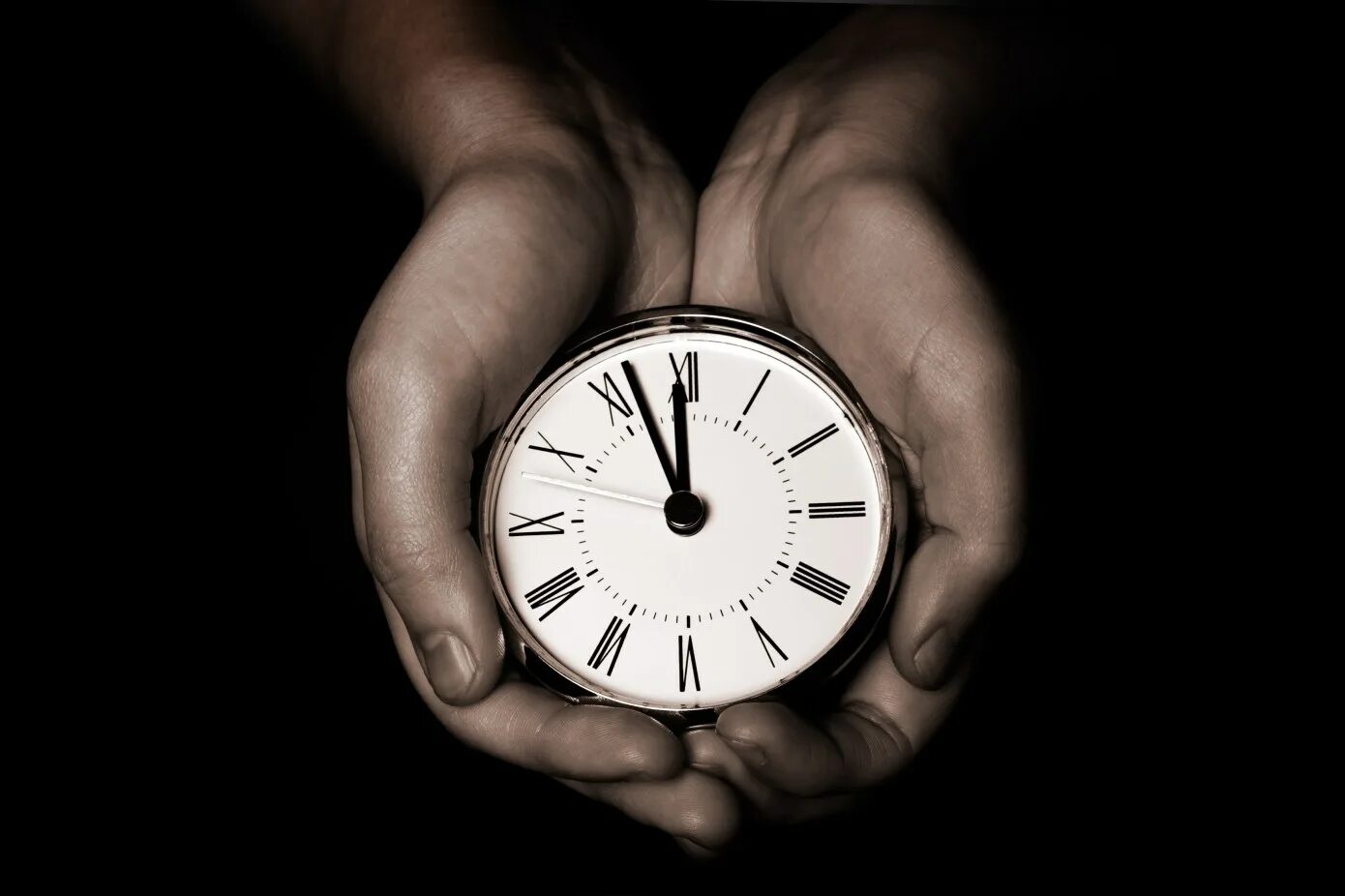 Get time on hands. Старинные часы и человек. тайм менеджмент графика. the times. time is precious.