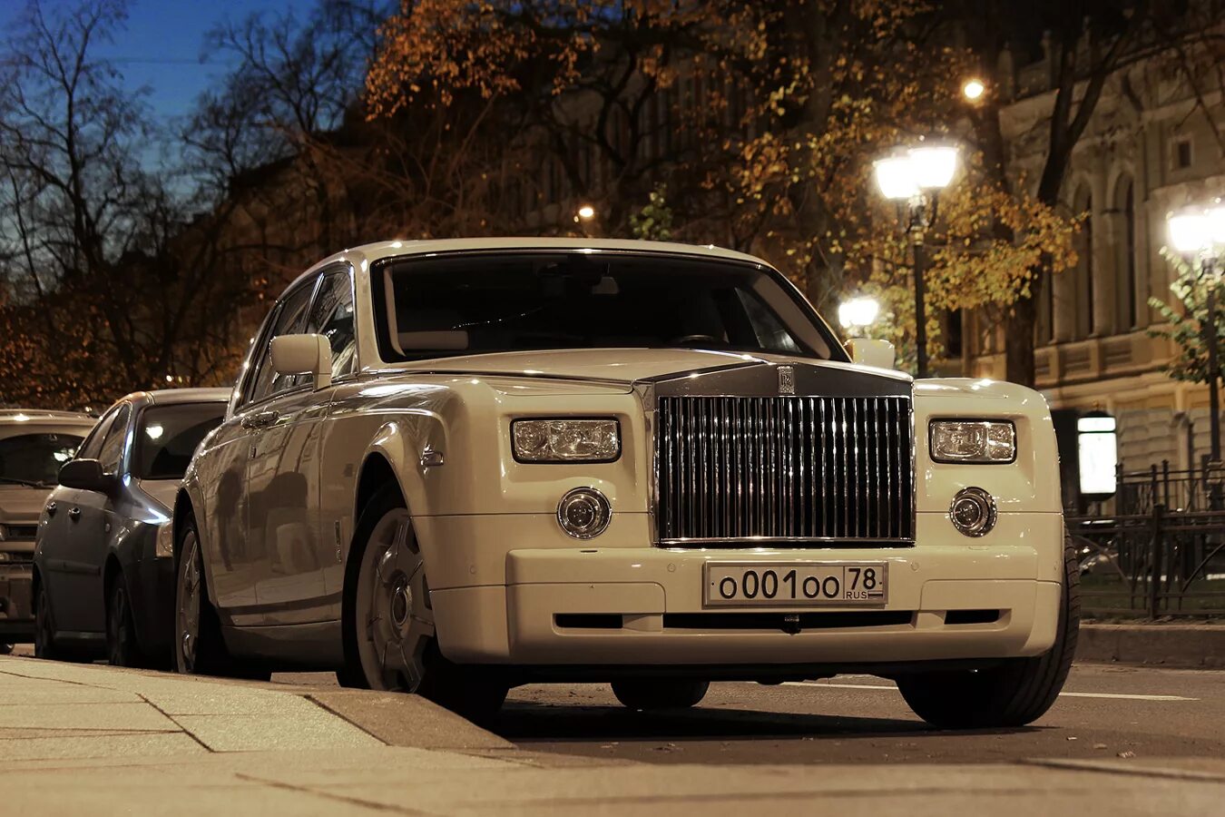 Роллс номер. О001оо78 Rolls-Royce. Роллс Ройс 001. Роллс Ройс о001оо белый. О001оо78 чья машина.