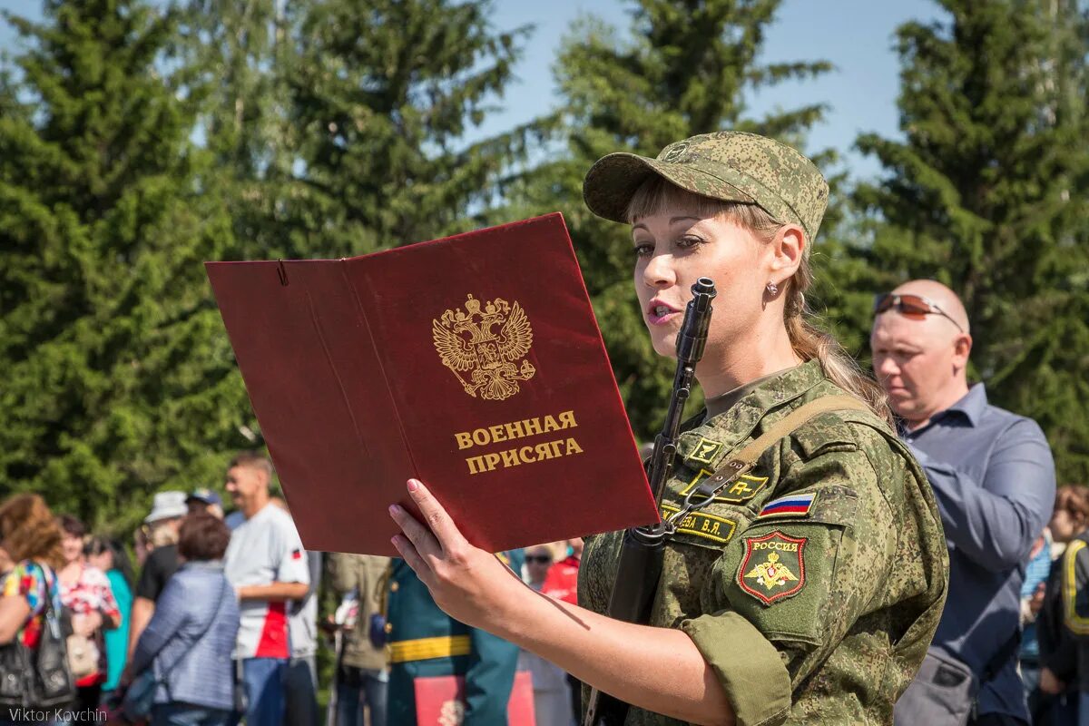 Воинская присяга военнослужащего РФ. Присяга военнослужащего Российской армии. Присяга РФ армия военнослужащего. Присяга воина РФ.